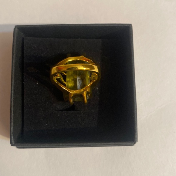 Glamorous Ring Inlaid with Waterish Zirconia in Rectangle Shape Size 6,7,9. - Picture 3 of 5